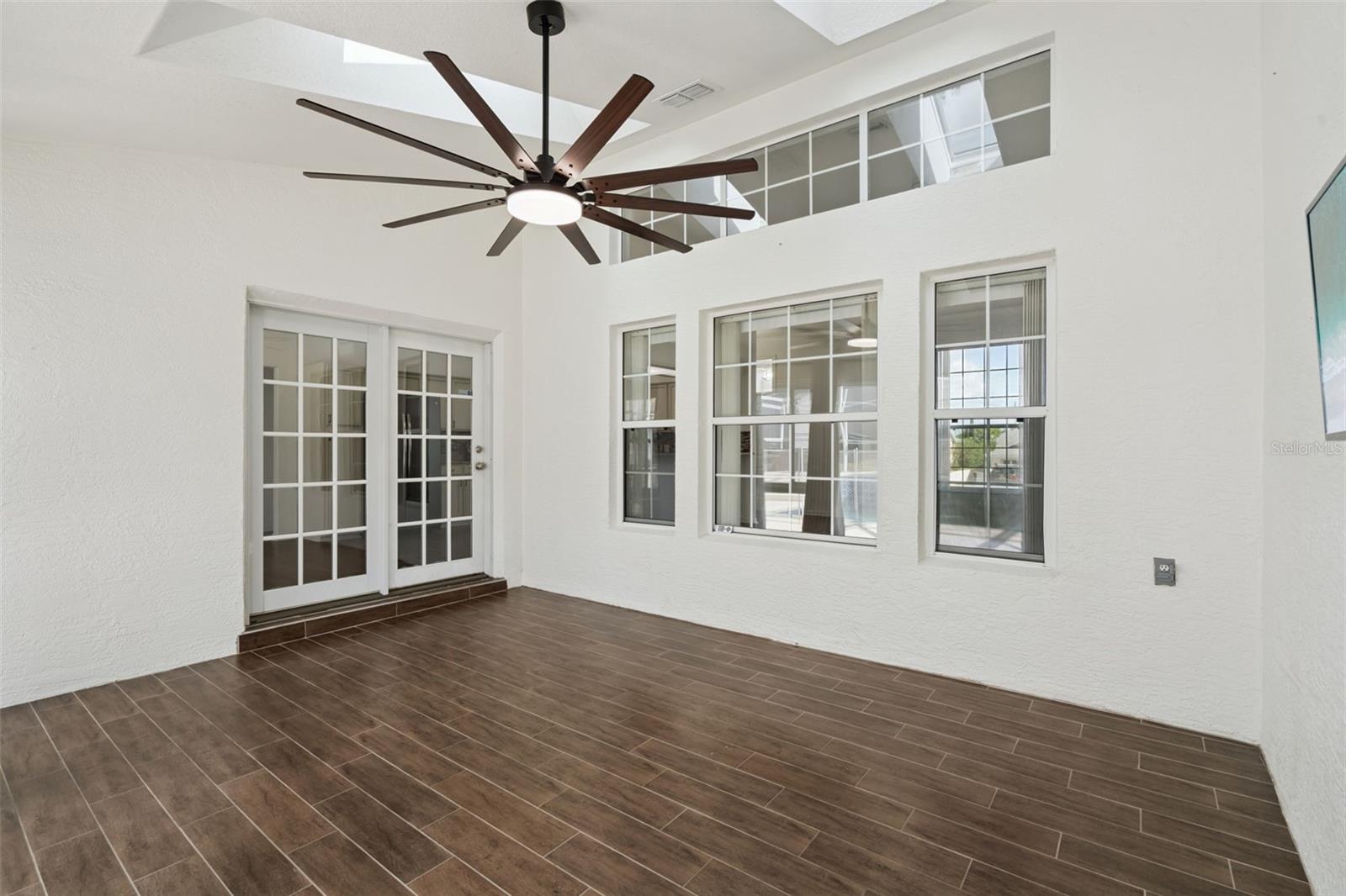5549 LOMA VISTA LOOP