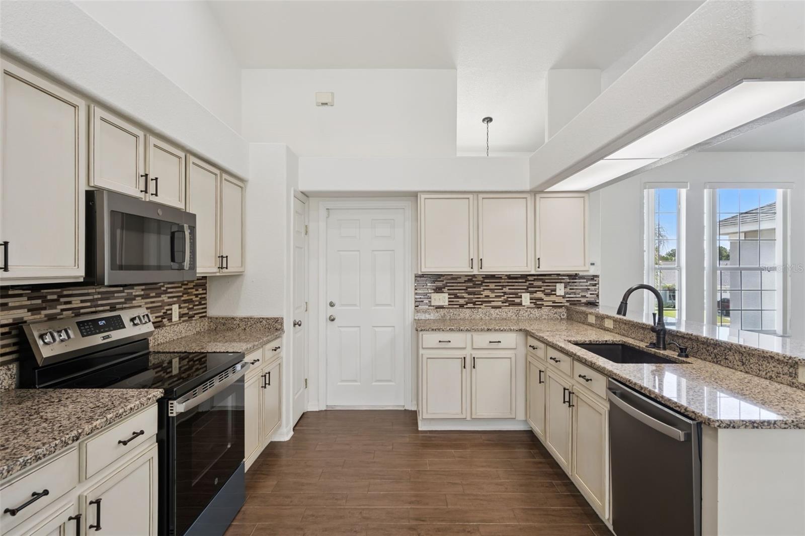 5549 LOMA VISTA LOOP