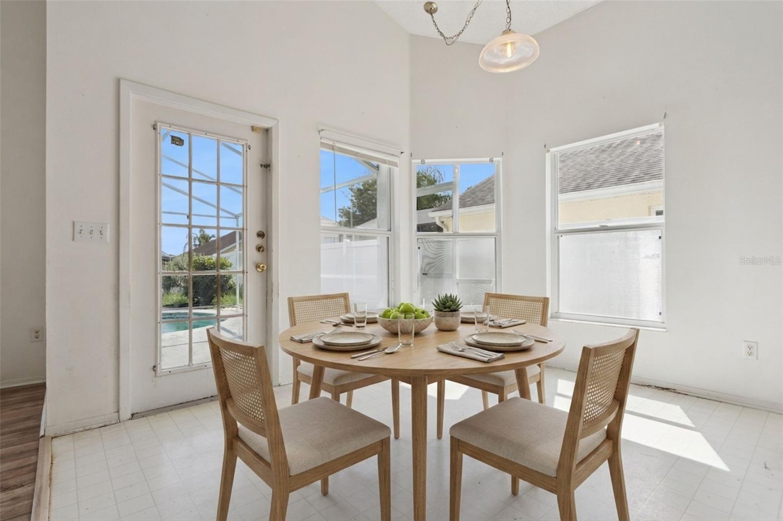 523 ROCHESTER LOOP