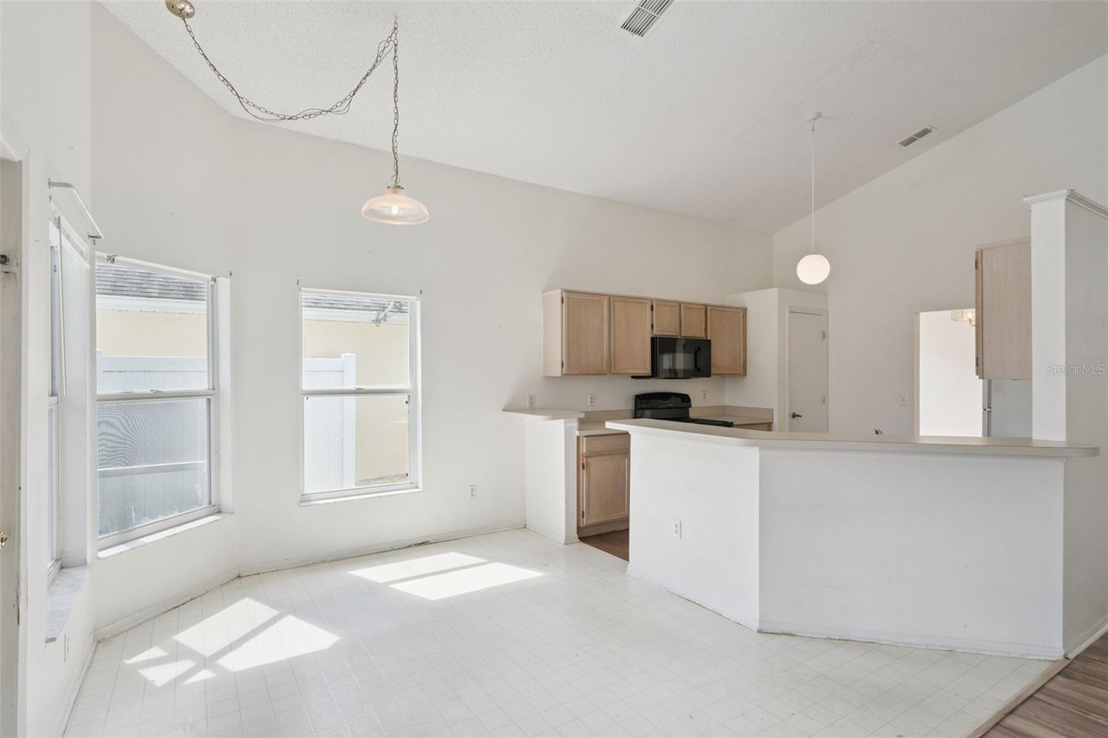 523 ROCHESTER LOOP