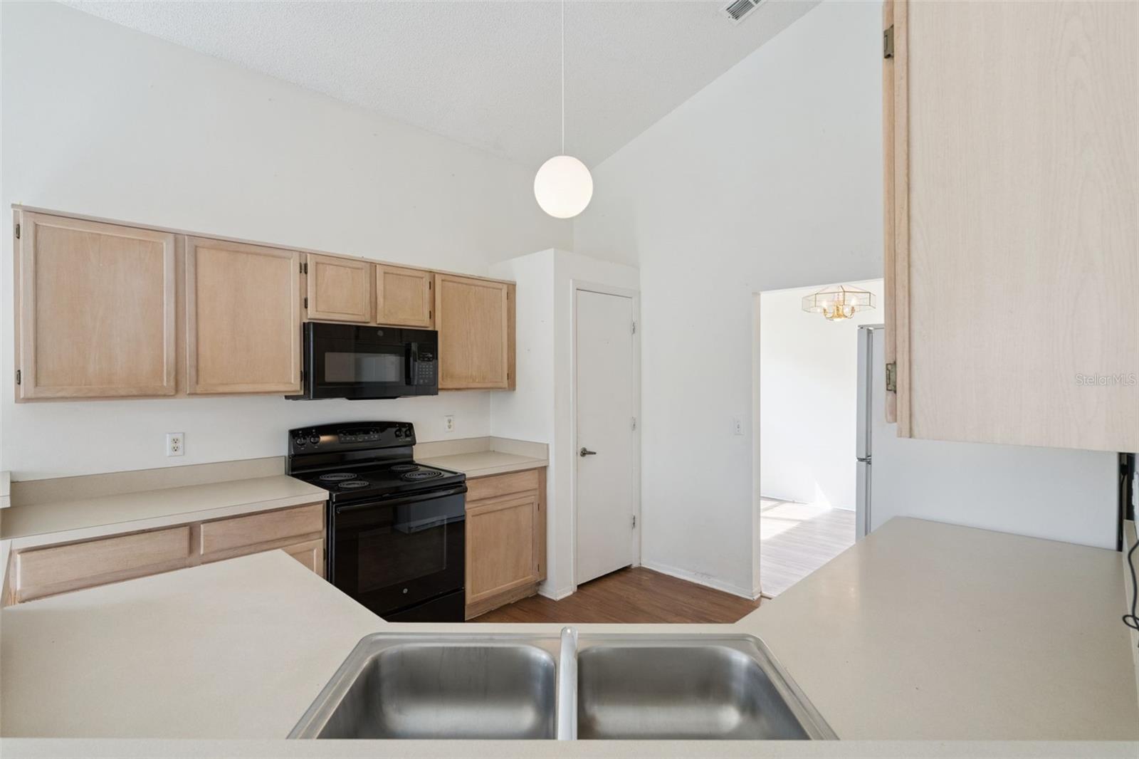 523 ROCHESTER LOOP