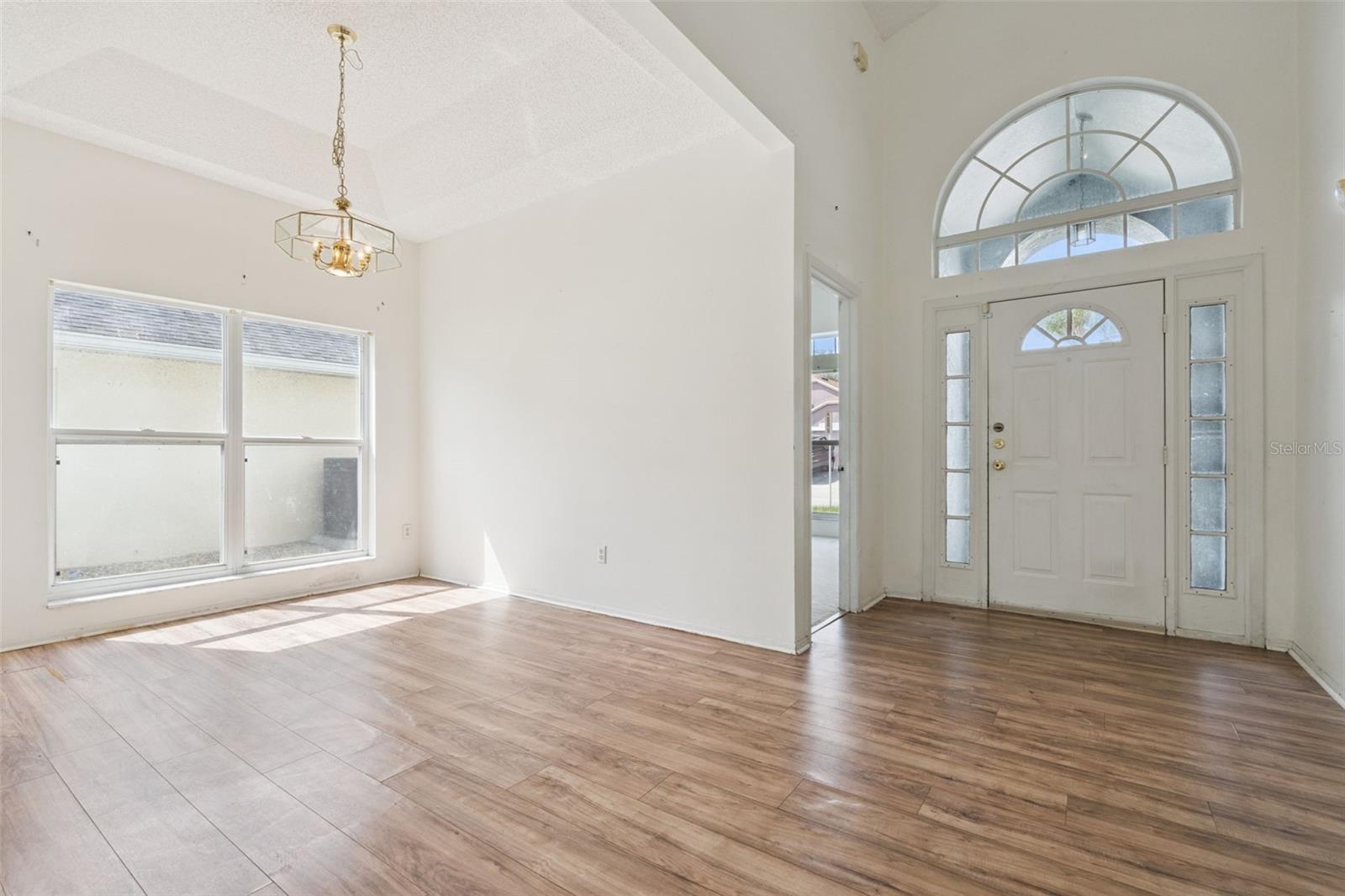 523 ROCHESTER LOOP