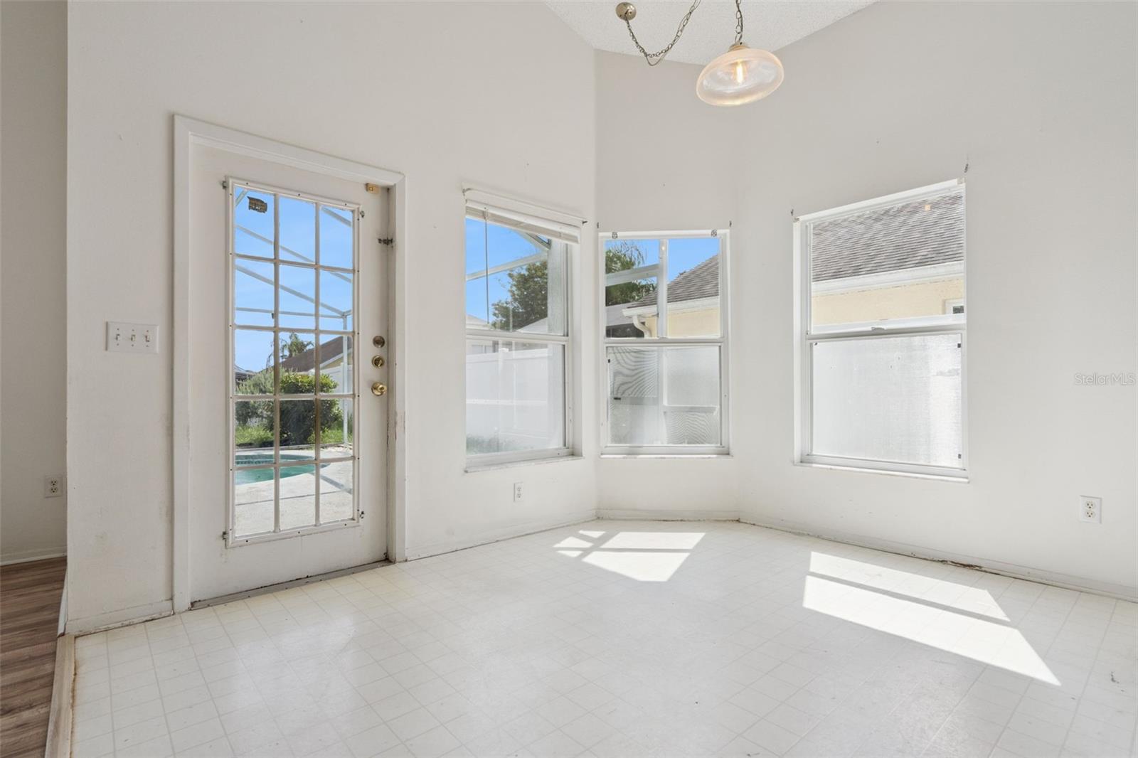 523 ROCHESTER LOOP