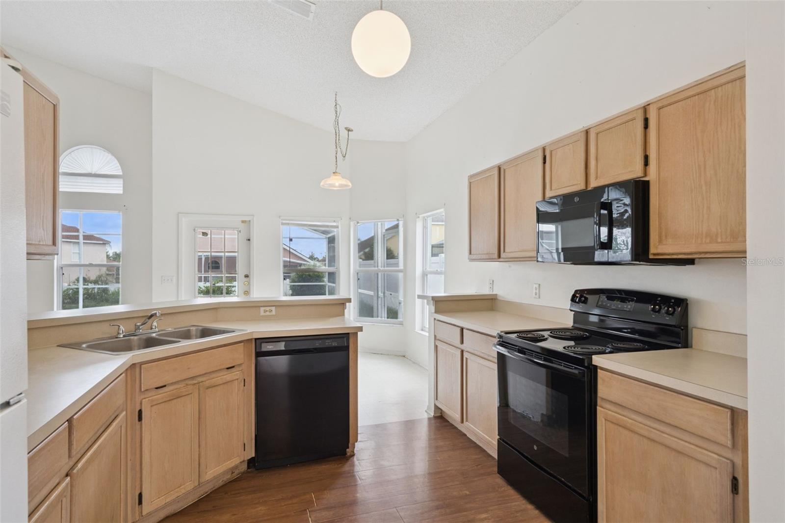 523 ROCHESTER LOOP