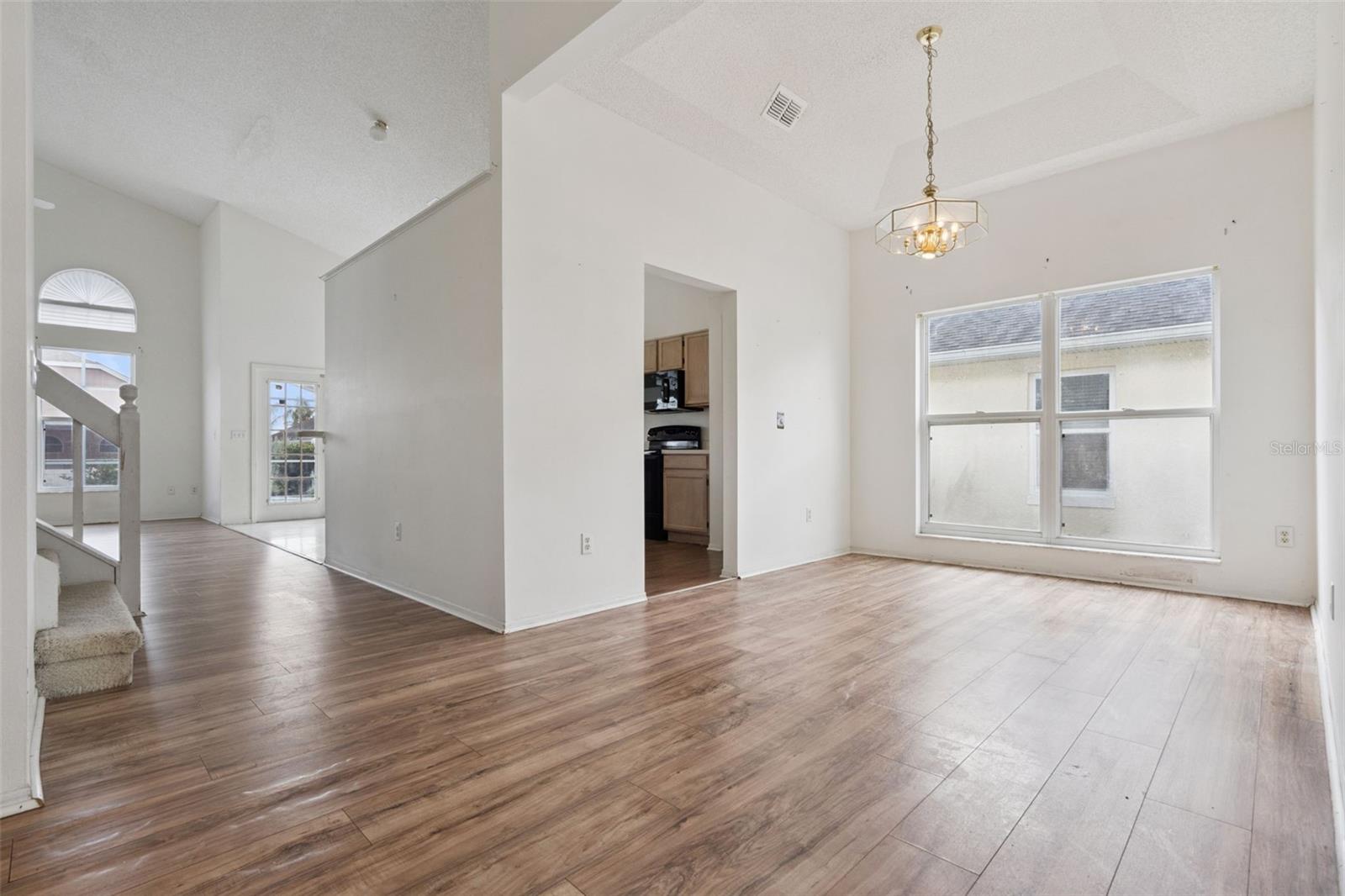 523 ROCHESTER LOOP