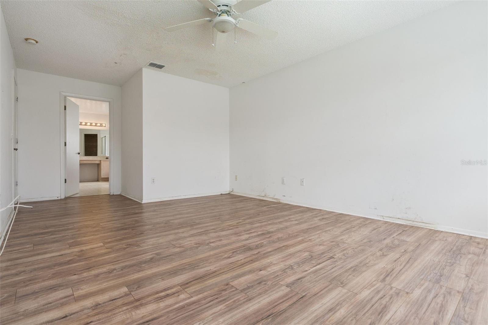 523 ROCHESTER LOOP