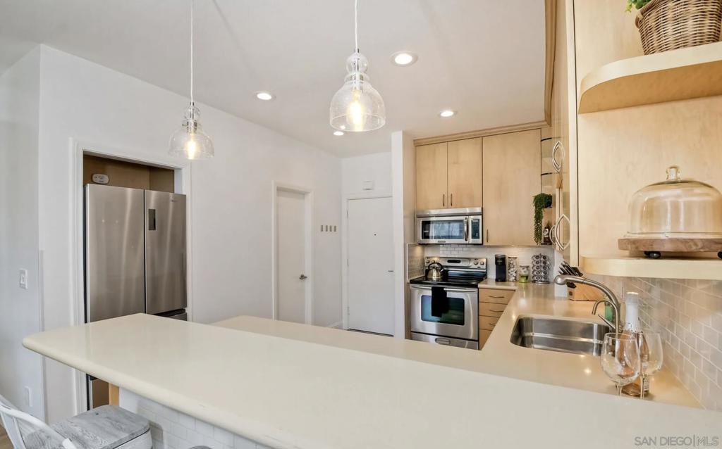2003 Costa Del Mar Rd 696