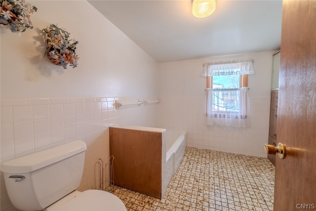 6286 Fly Road