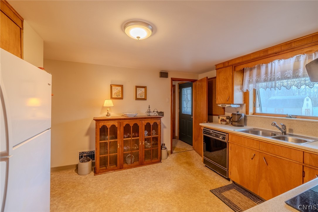 6286 Fly Road