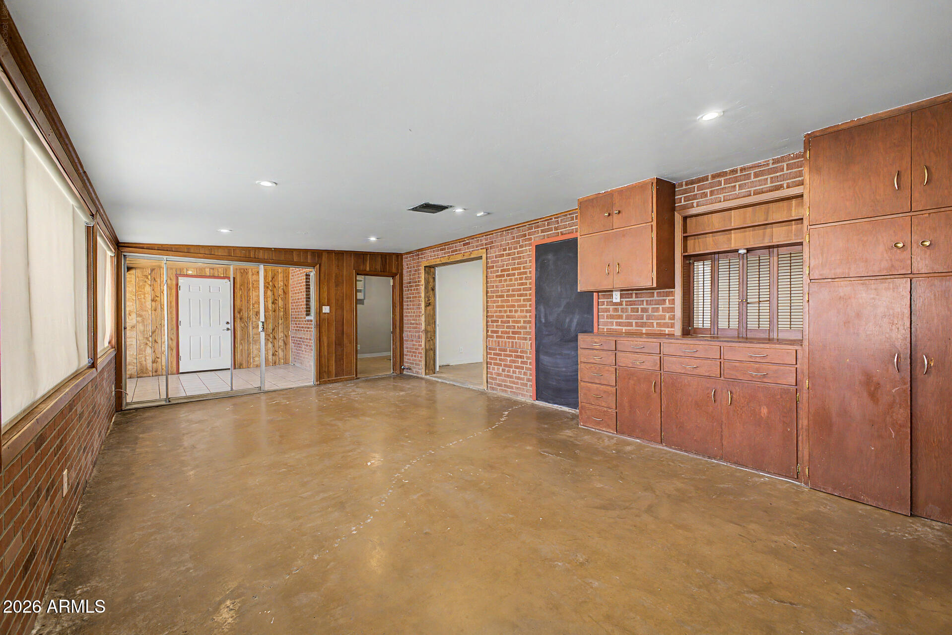 2028 E GRANADA Road