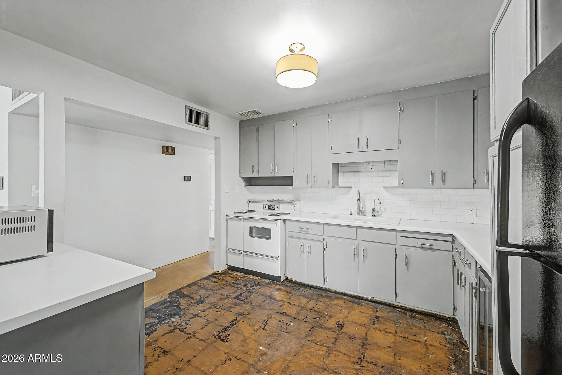 2028 E GRANADA Road