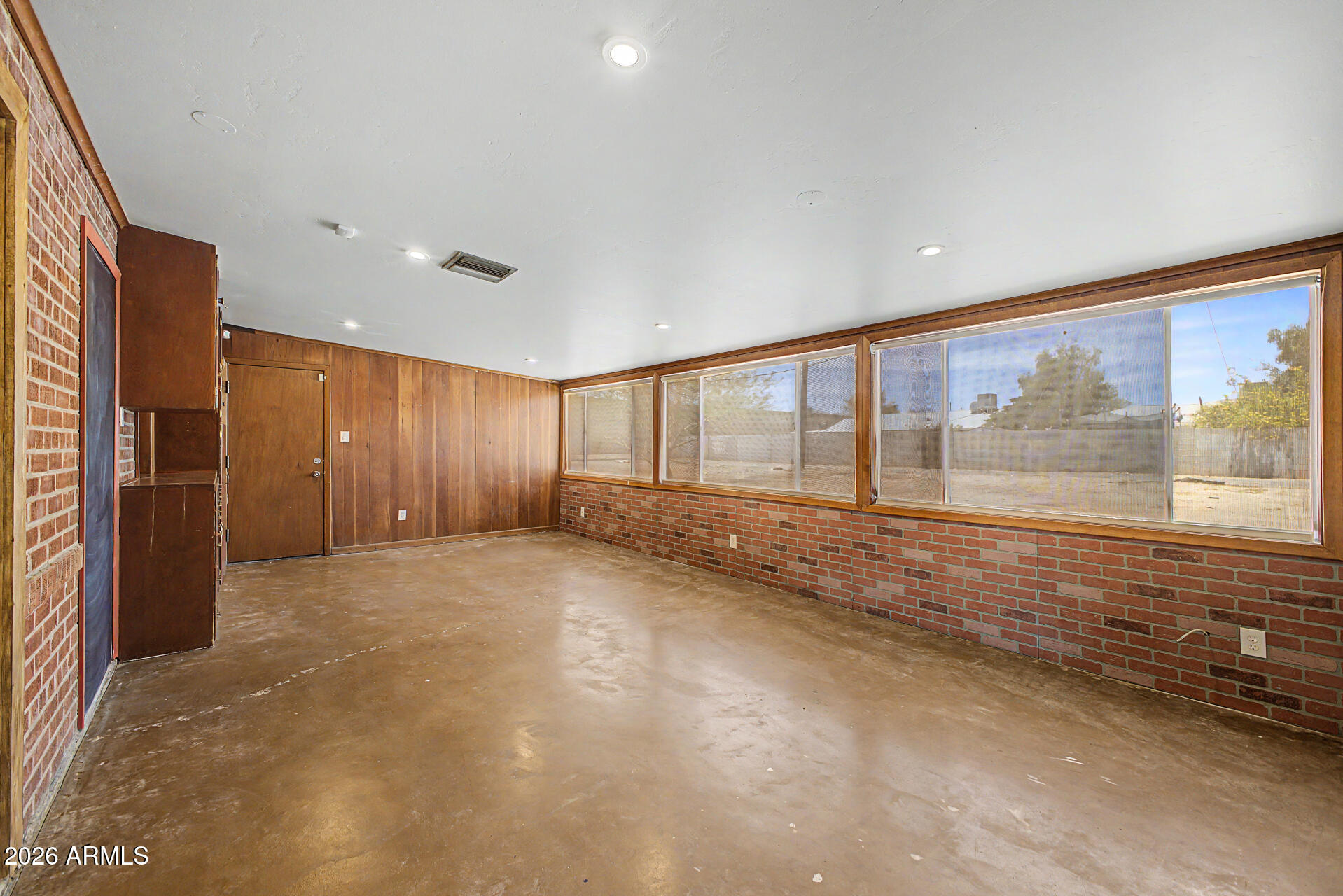 2028 E GRANADA Road