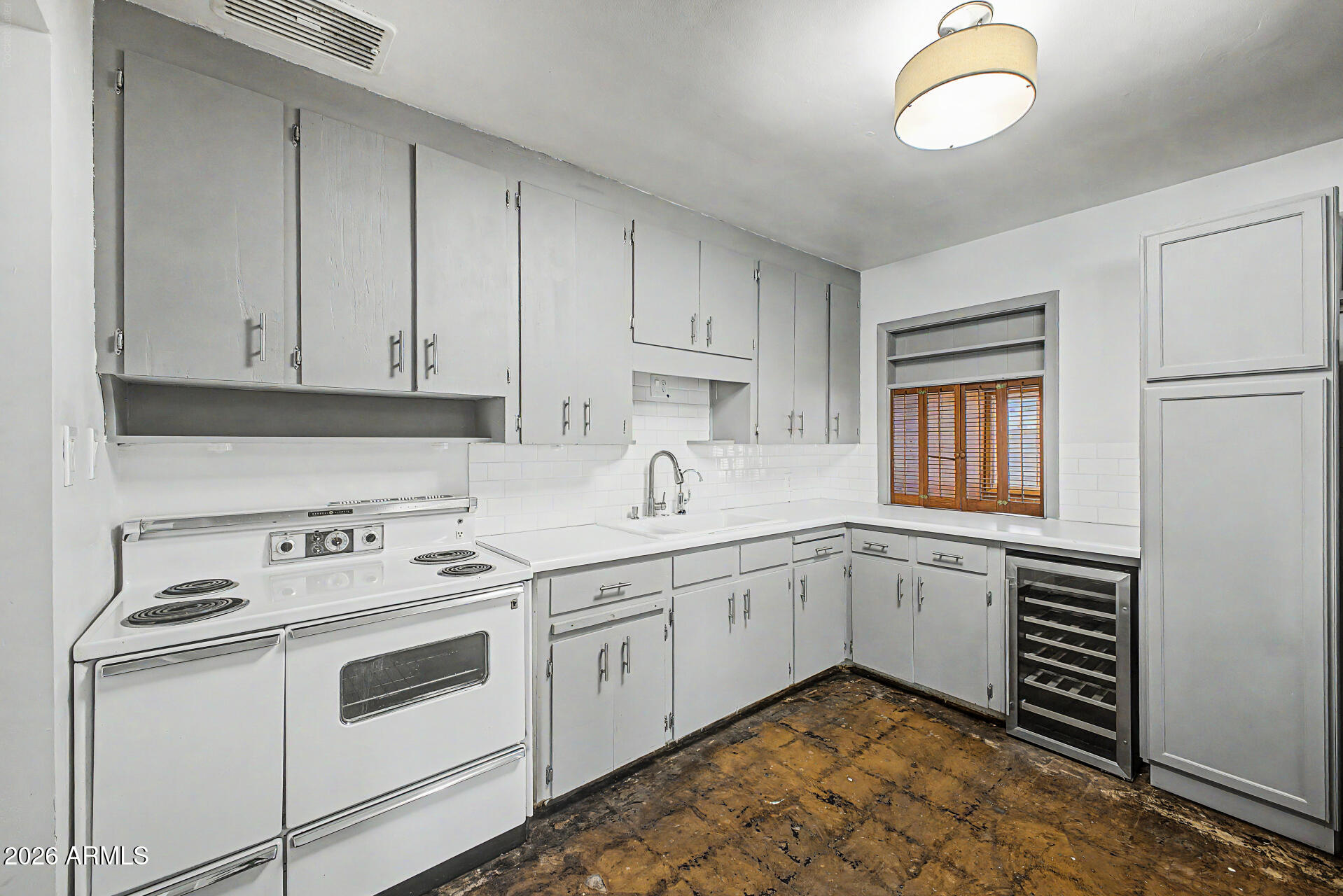 2028 E GRANADA Road