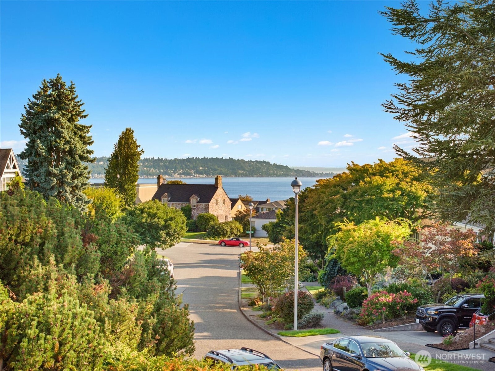 1940 Edgemont Place W