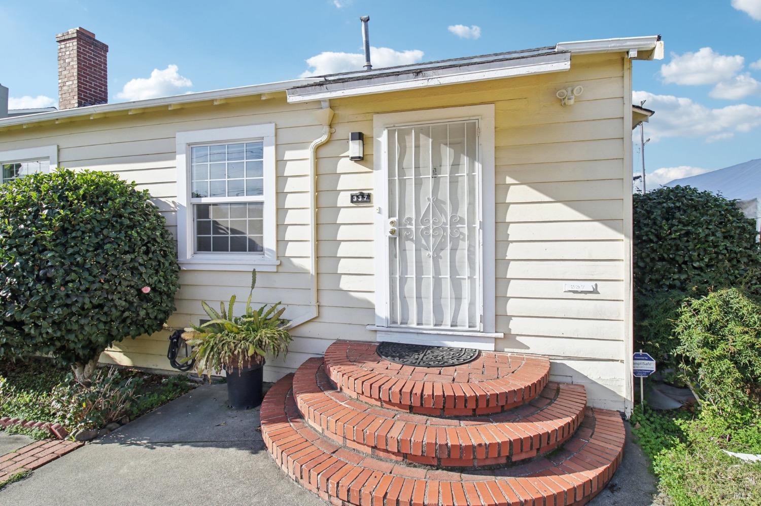 337 Moorland Street