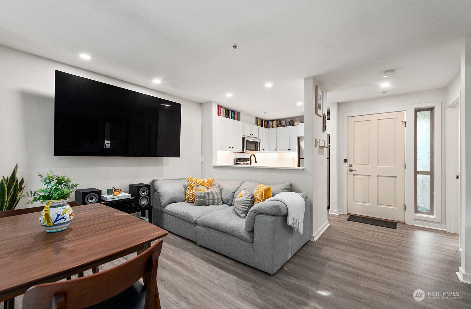 1310 N Lucas Place #405