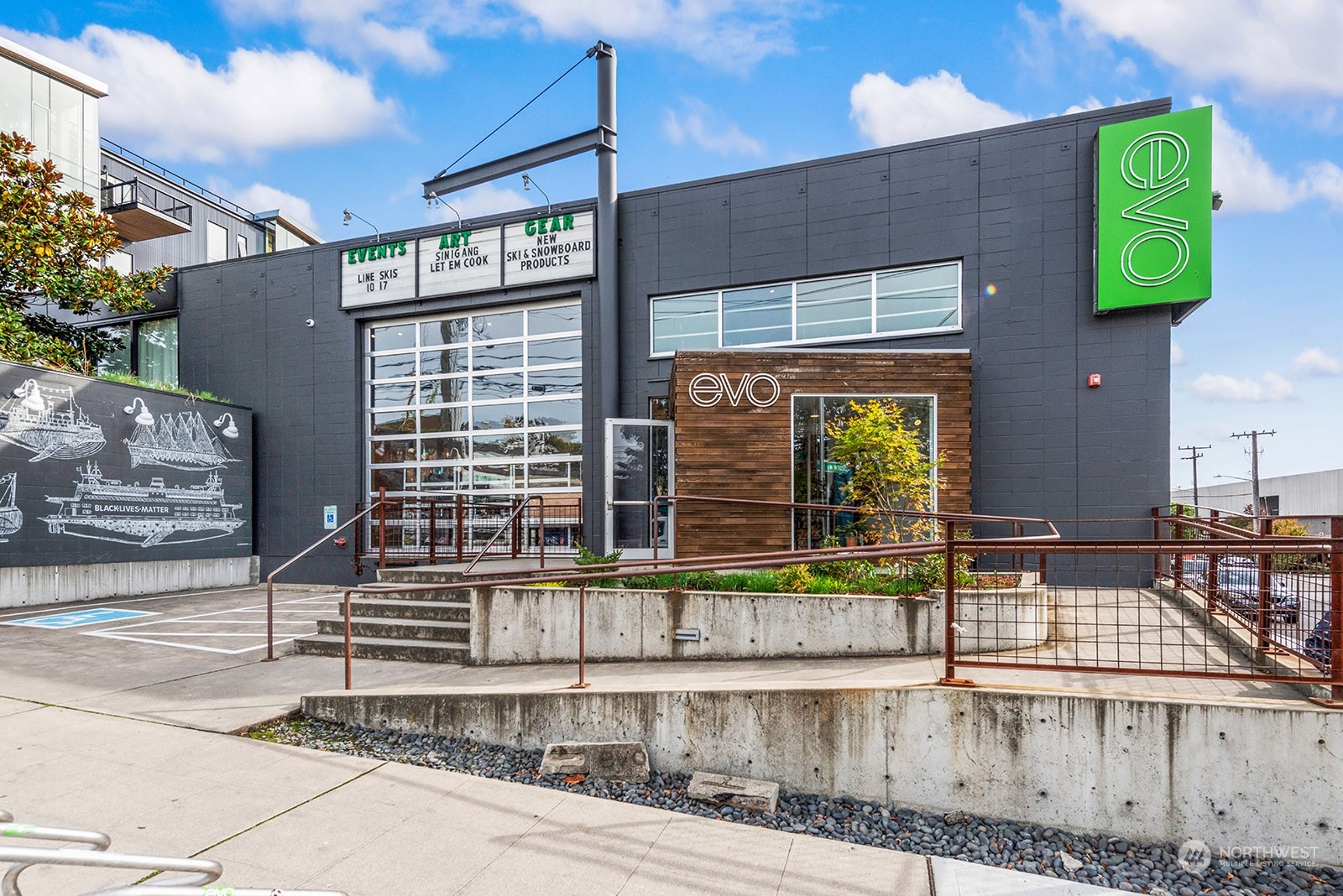 1310 N Lucas Place #405