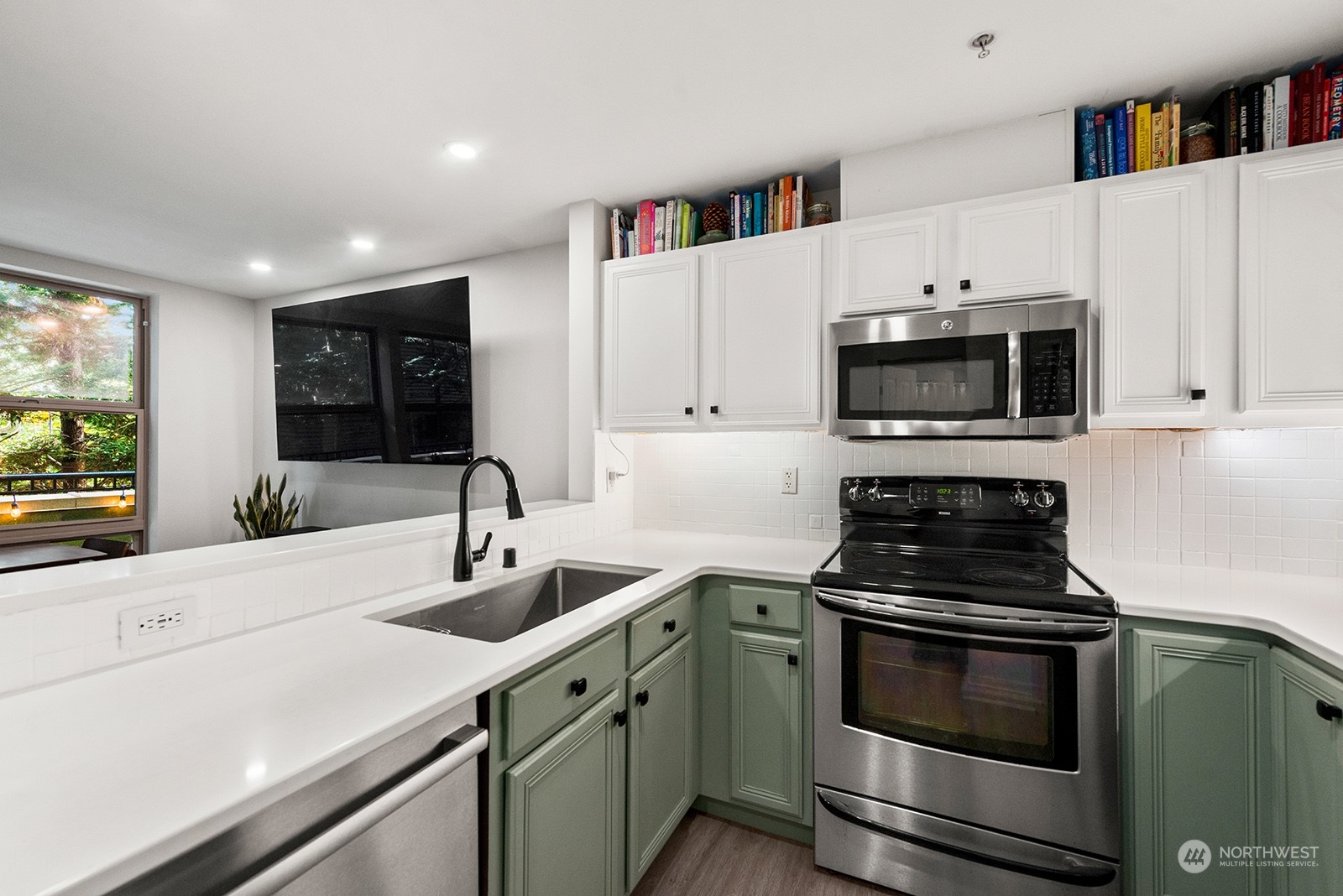 1310 N Lucas Place #405