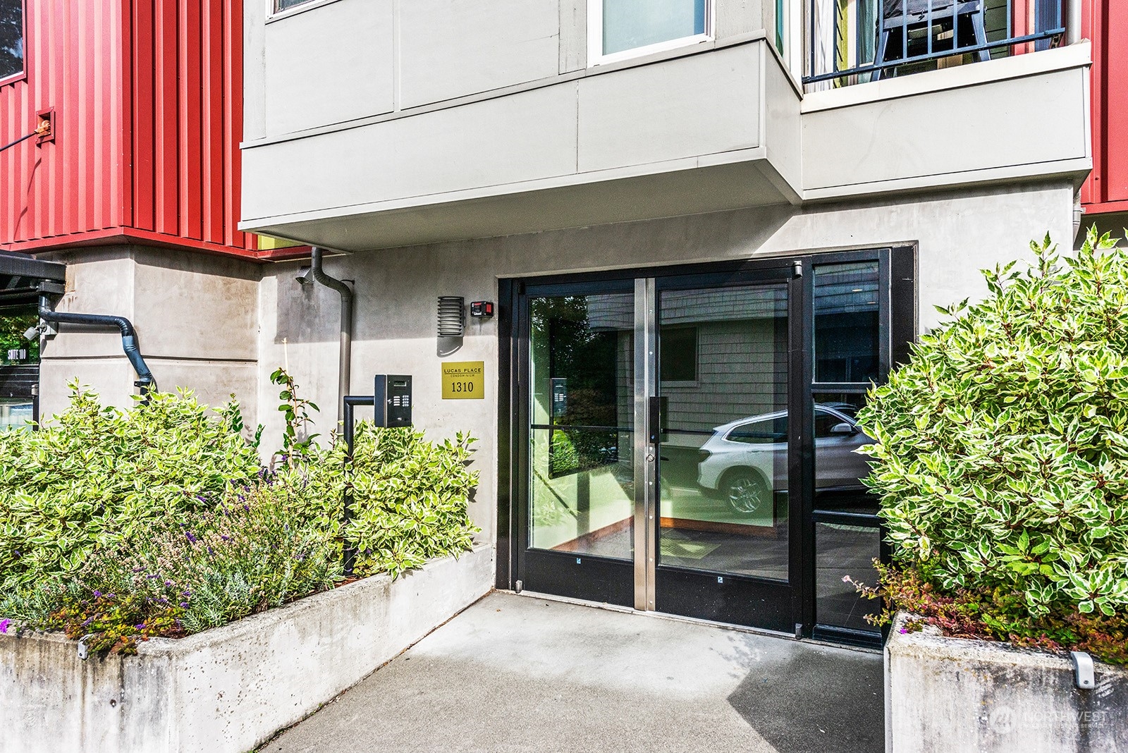 1310 N Lucas Place #405