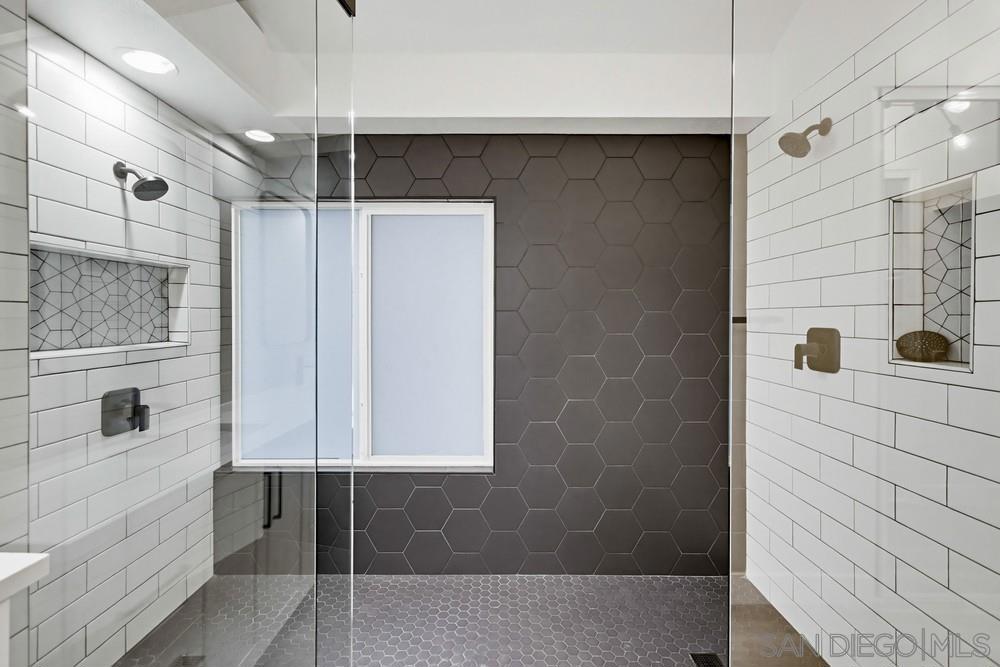 9864 Saskatchewan Ave