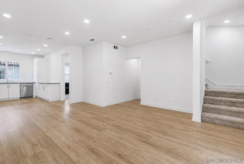 4366 Pacifica Way 3