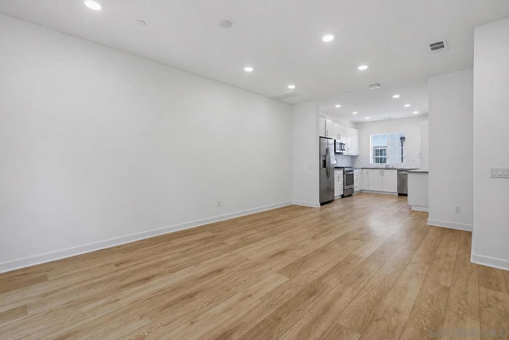 4366 Pacifica Way 3