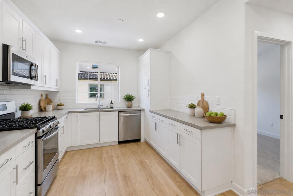 4366 Pacifica Way 3