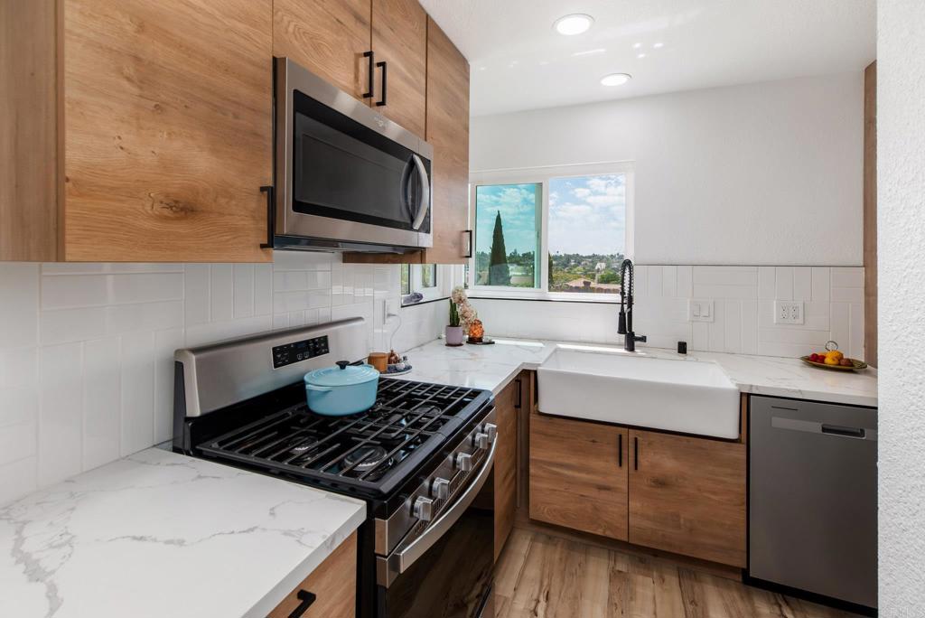 4543 Beverly Glen Drive