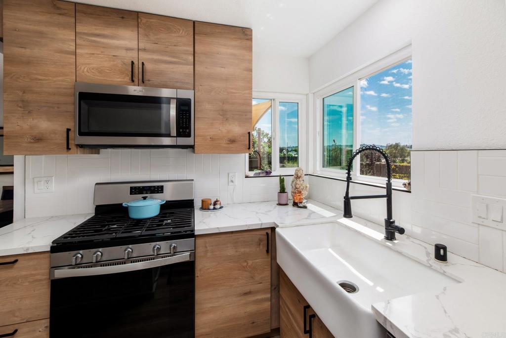 4543 Beverly Glen Drive