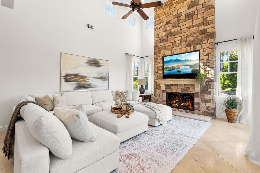 3376 Calle Tres Vistas