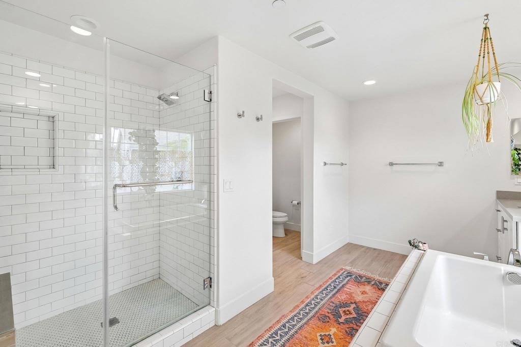 633 Manzanita Ln
