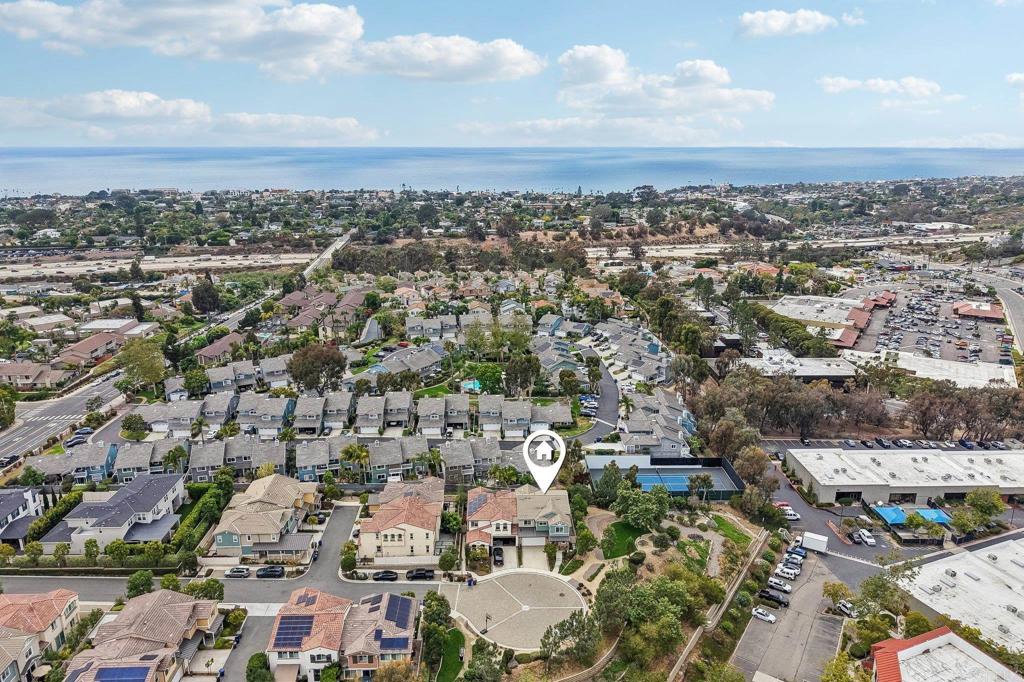 633 Manzanita Ln