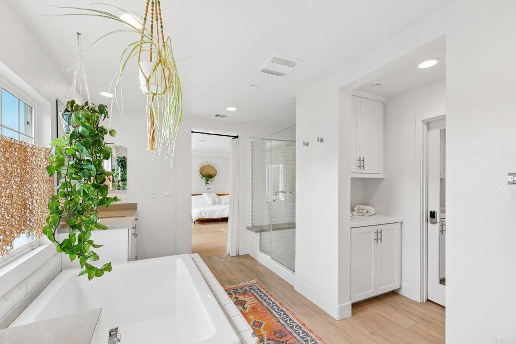 633 Manzanita Ln