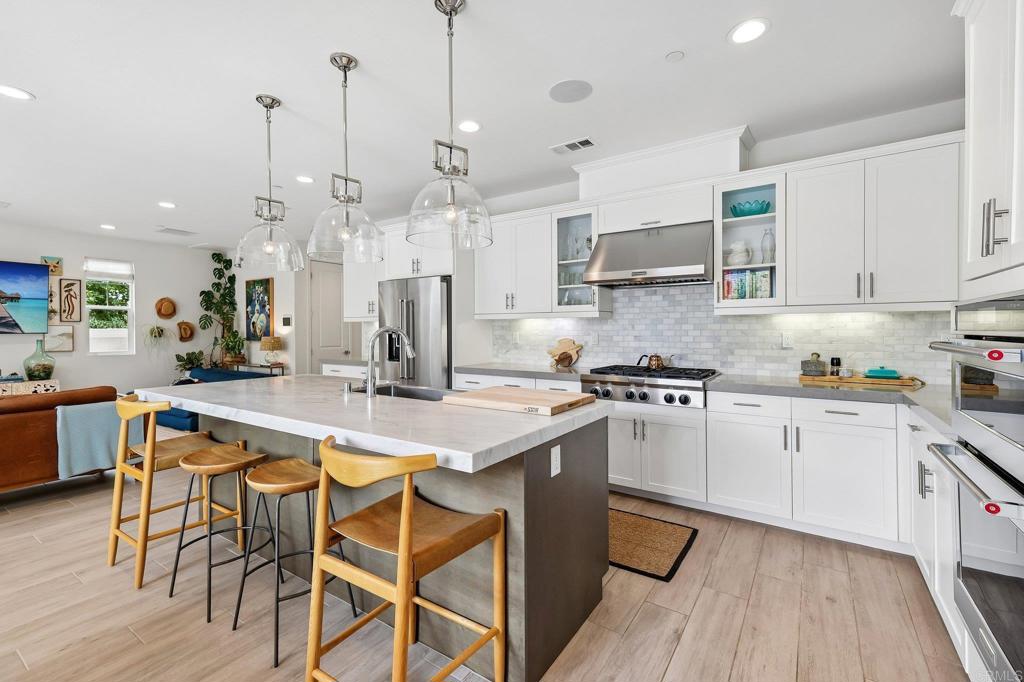 633 Manzanita Ln