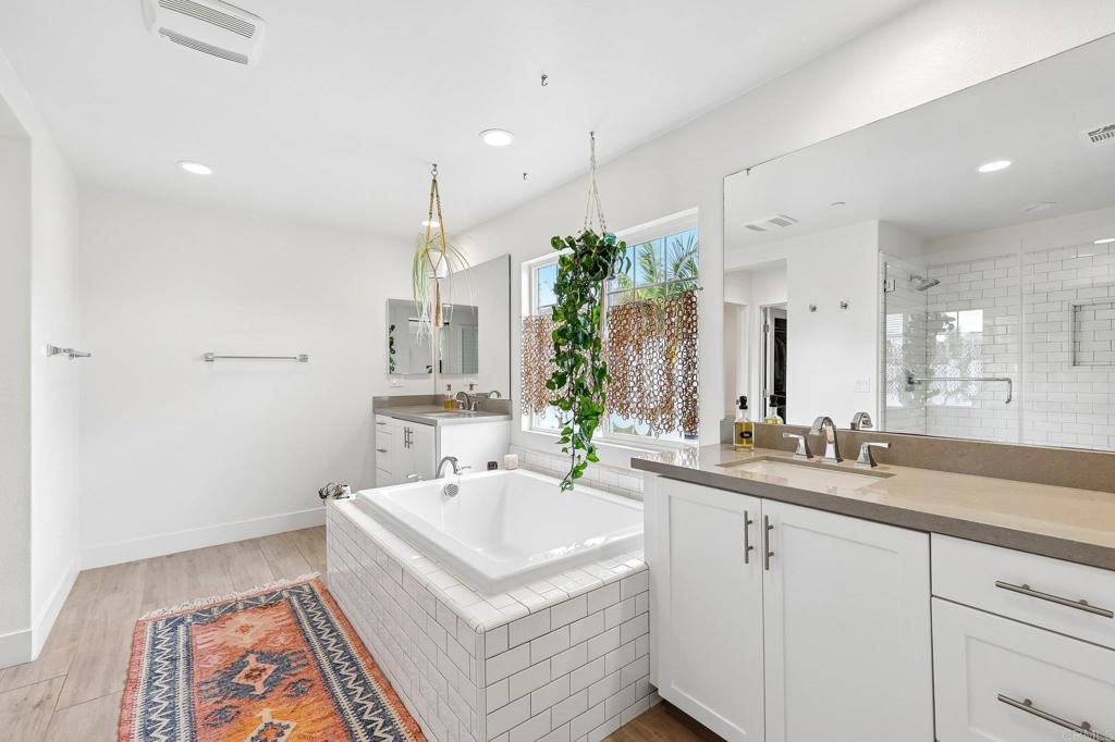 633 Manzanita Ln