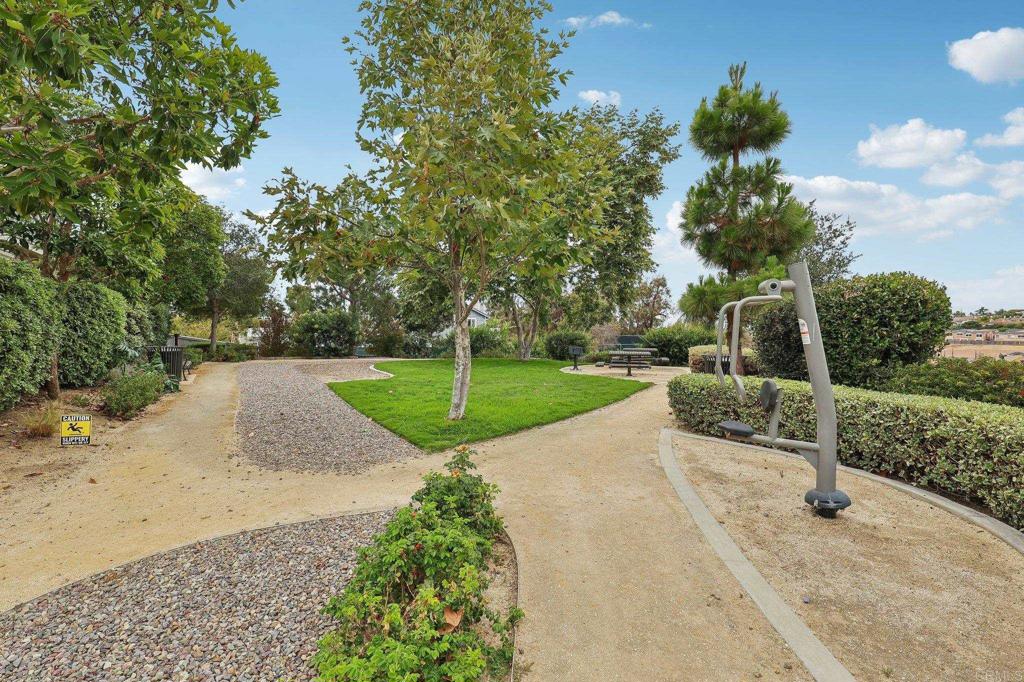 633 Manzanita Ln