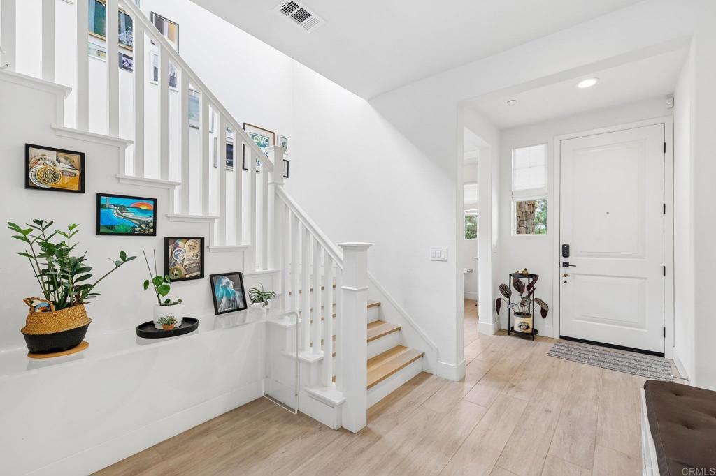 633 Manzanita Ln