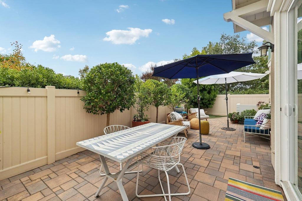 633 Manzanita Ln