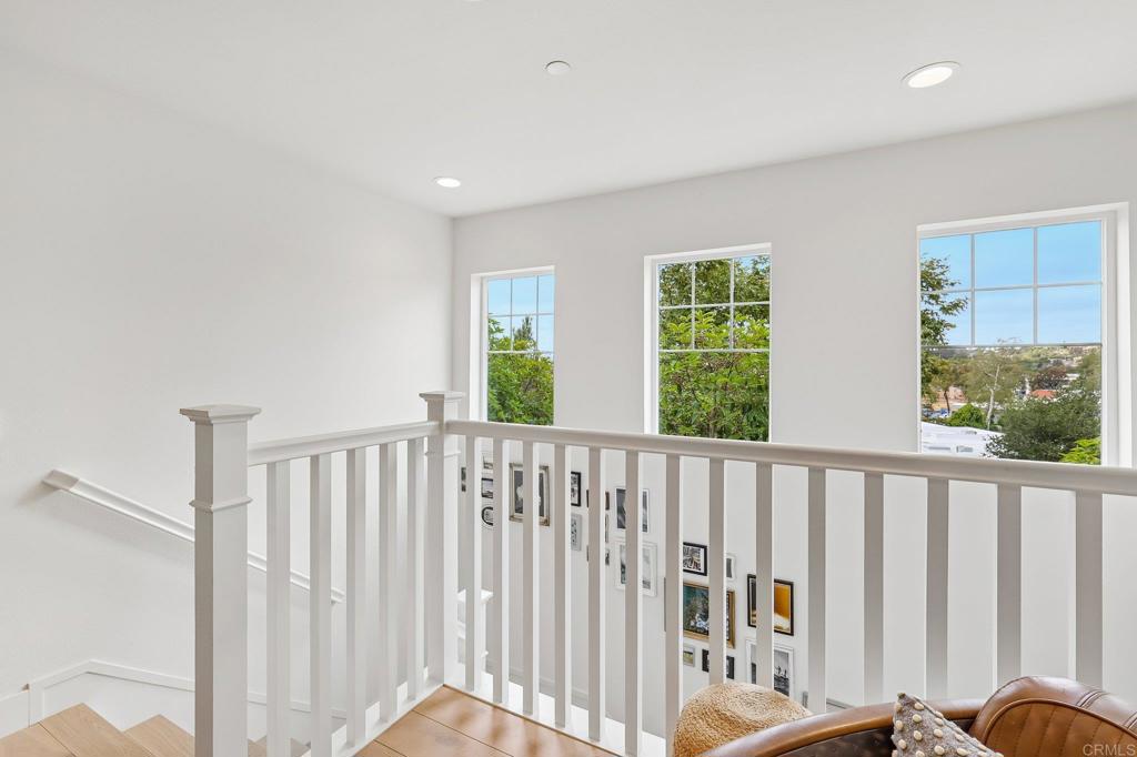 633 Manzanita Ln