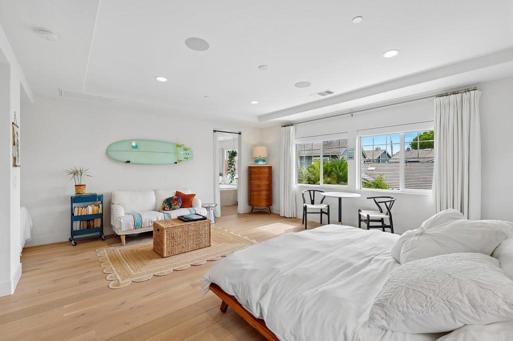 633 Manzanita Ln