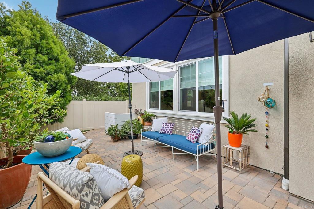 633 Manzanita Ln