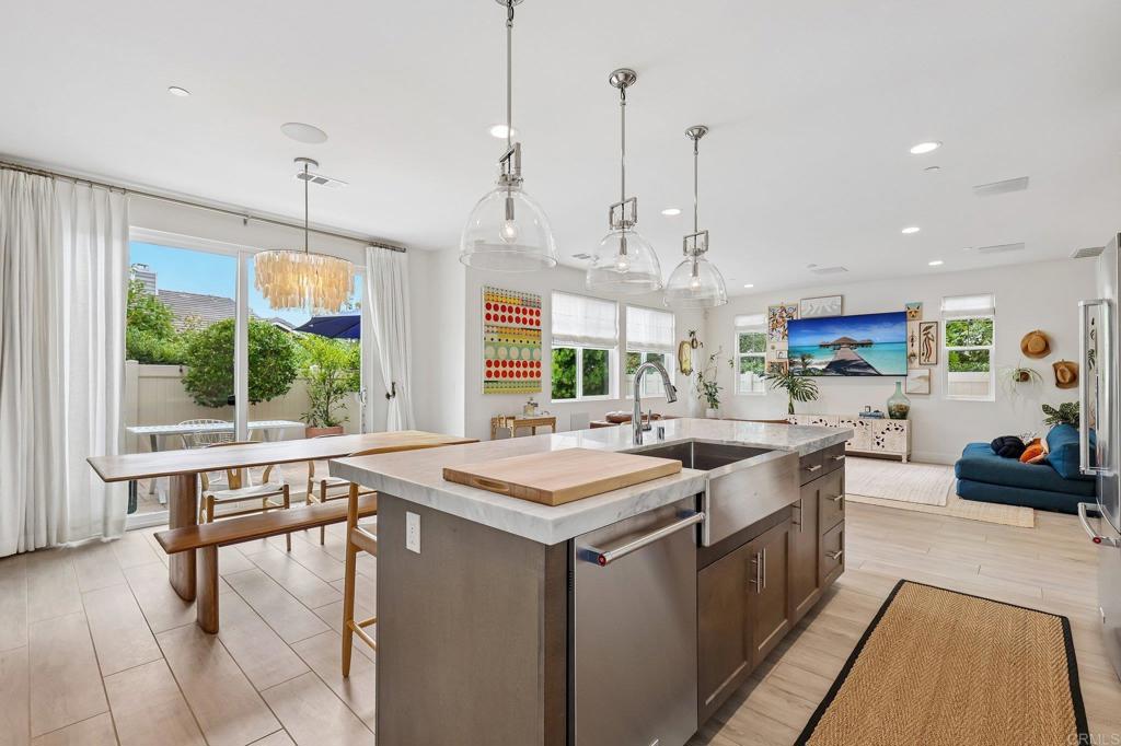 633 Manzanita Ln