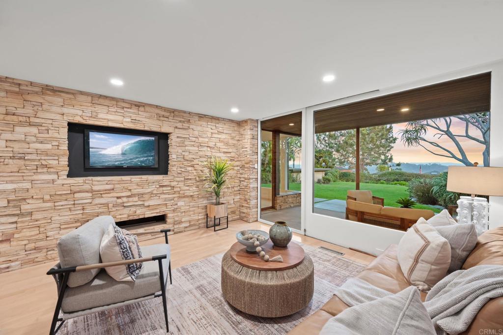 280 Torrey Pines Terrace