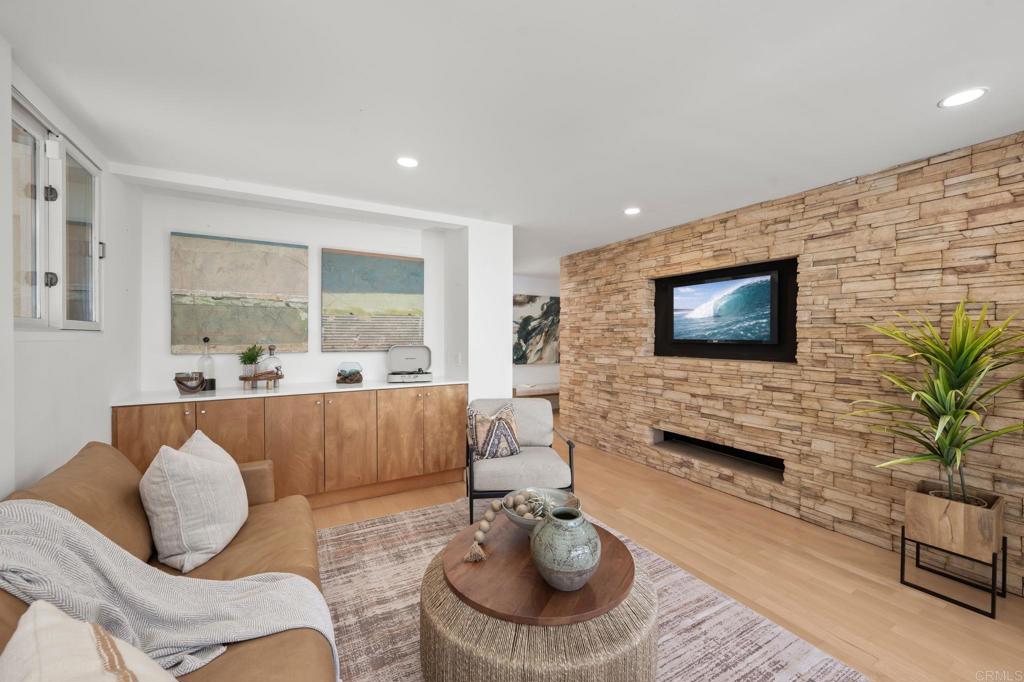 280 Torrey Pines Terrace
