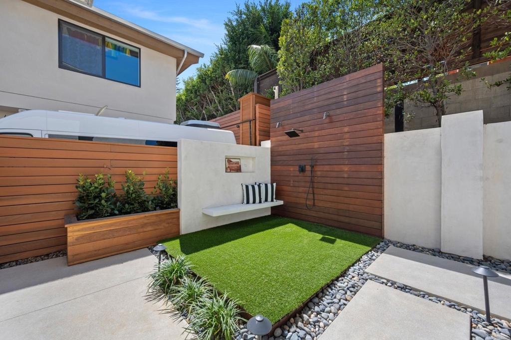 141 W Leucadia Blvd