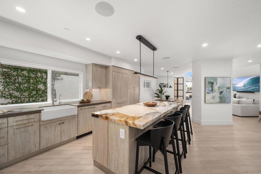 141 W Leucadia Blvd