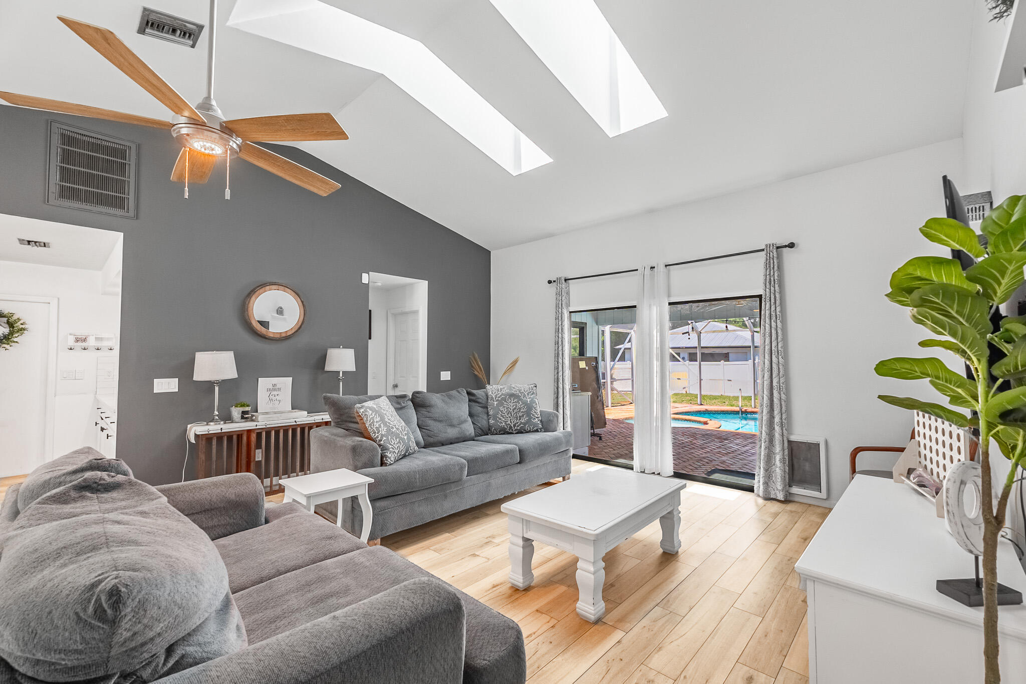 1616 SW 20th St Street SW
