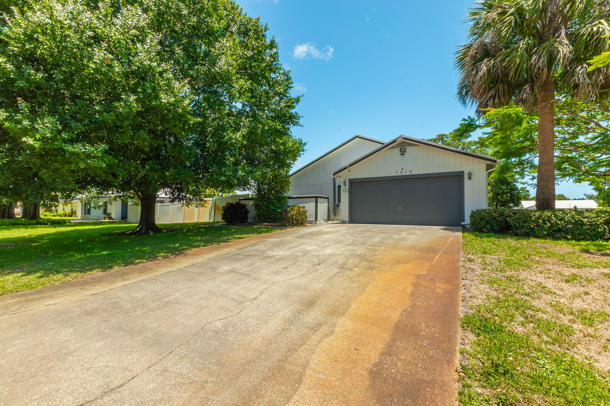 1616 SW 20th St Street SW