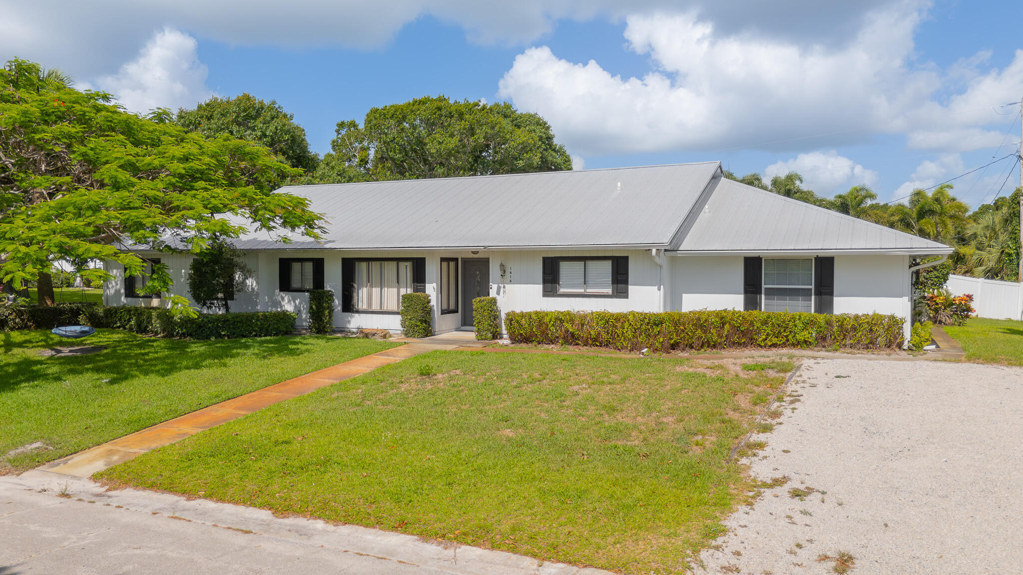 1616 SW 20th St Street SW