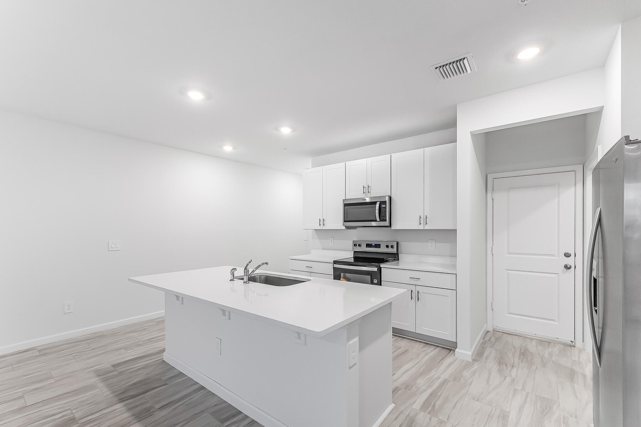 587 Salisbury Circle